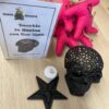 Teschio in resina con tea-light - immagine 7