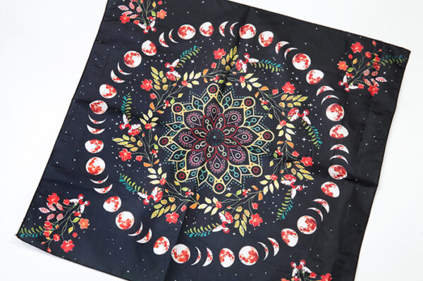 TELO PER ALTARE CON MANDALA DI LUNA E FIORI